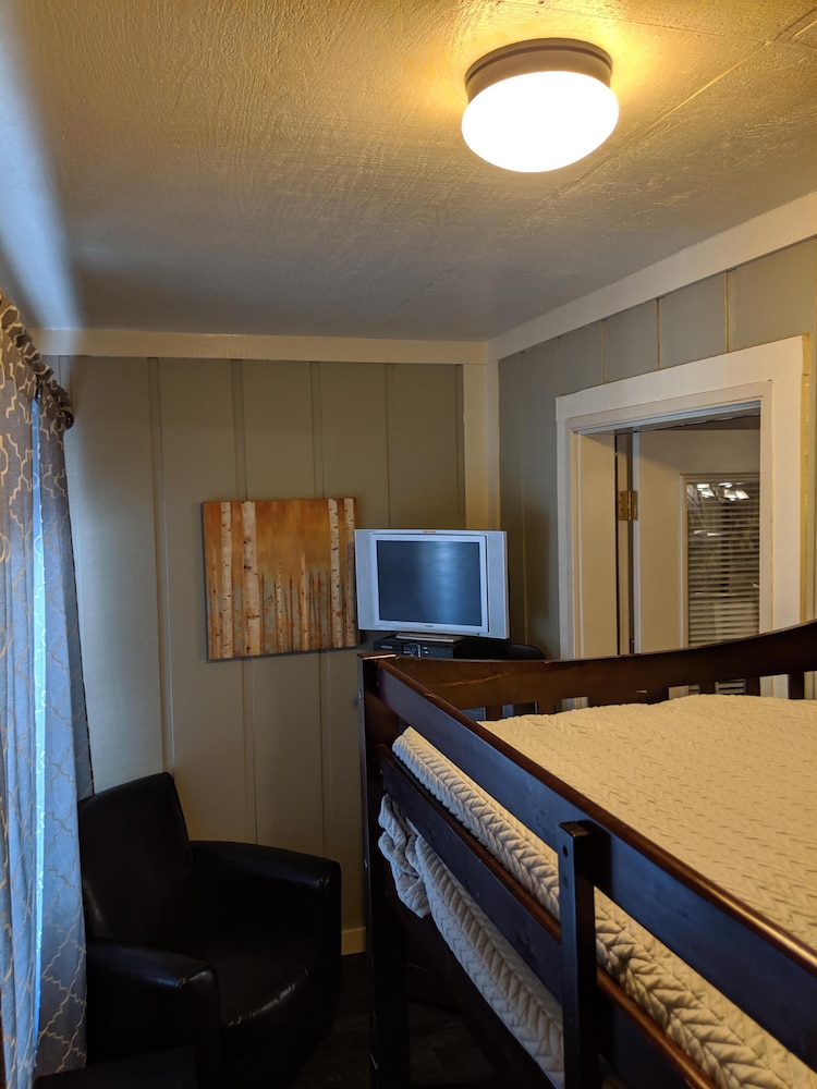 Condo (The ChileDrop - Walk to lift - Sleeps) photo 3