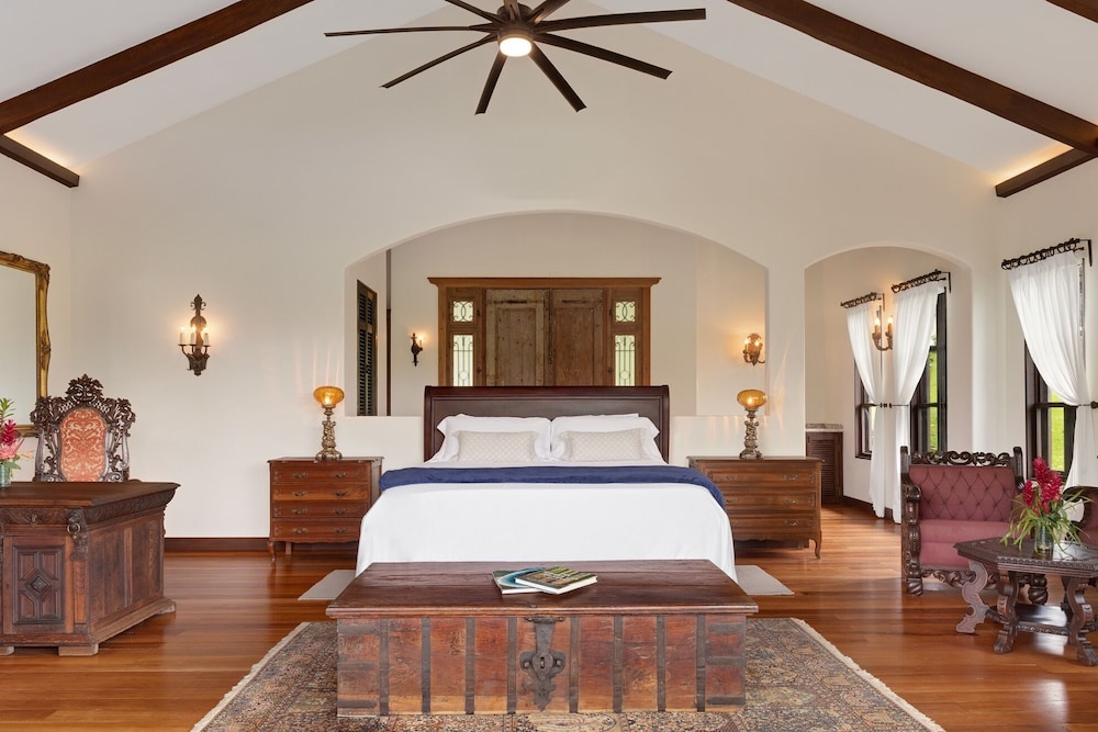 Habitación Doble de Lujo, con Baño, con Vista al Jardín (Suite Deluxe King)