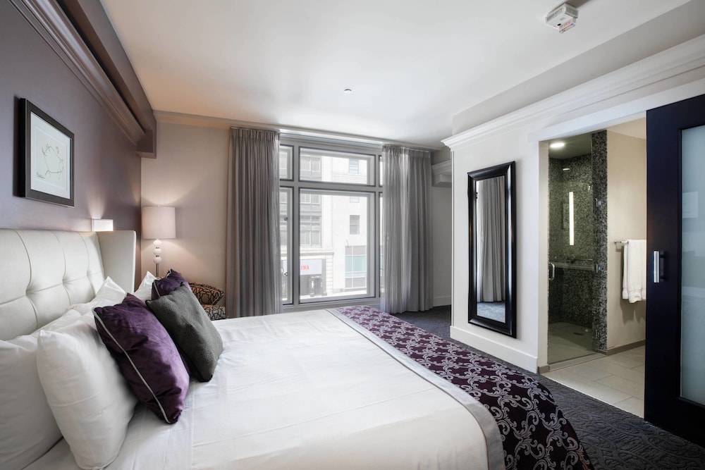 Room, 1 King Bed - Photo 2