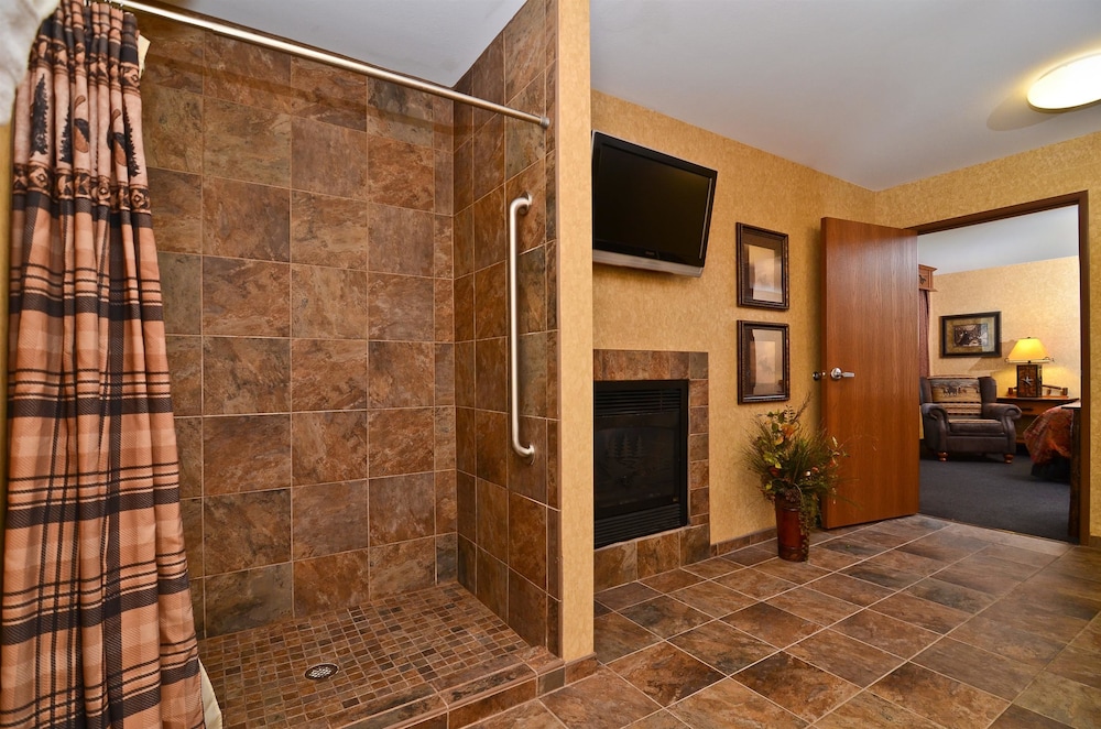 Suite, 1 King Bed, Non Smoking, Jetted Tub (with Sofabed) - Photo 4