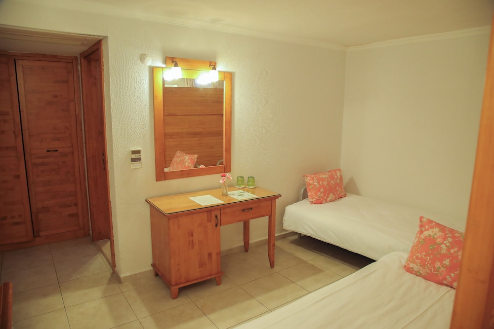 Standard Room photo 2
