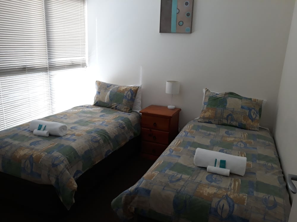 Standard Suite, Multiple Bedrooms, Non Smoking, Kitchen (3 Bedroom Cottage) photo 2