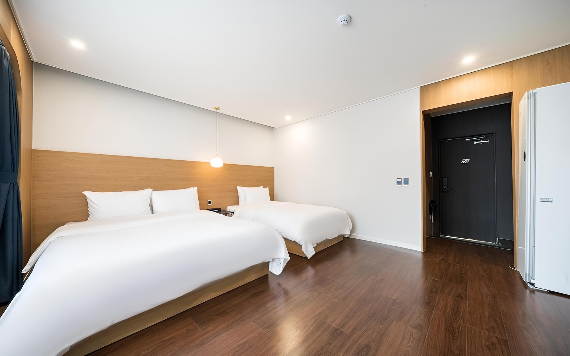 Room (Twin Netflix/Styler (Breakfast/TV/PC)) - Photo 2