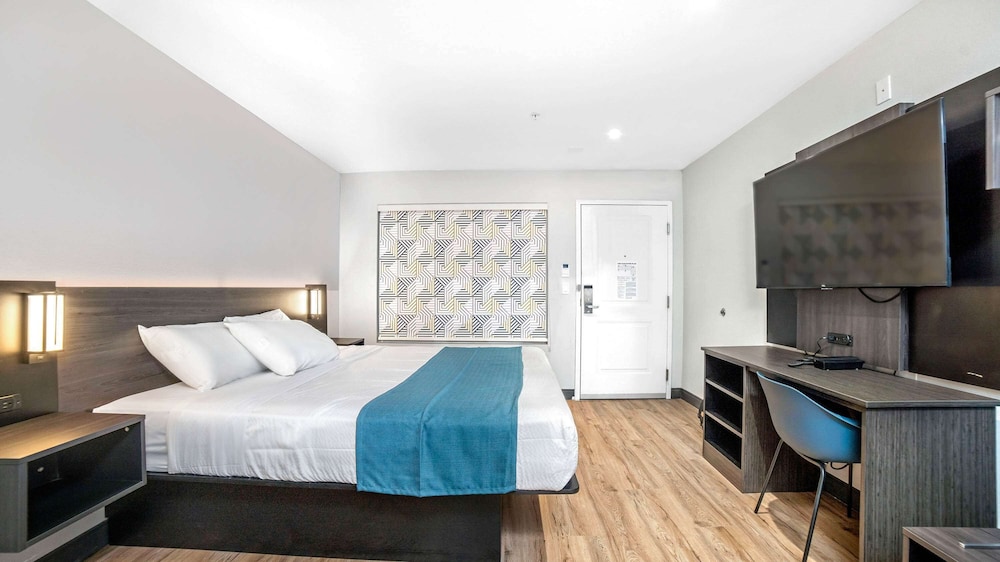 Standard Room, 1 King Bed, Accessible, Non Smoking