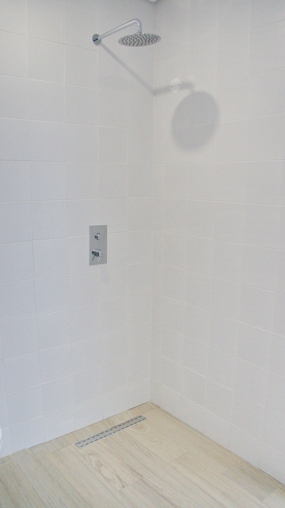 Economy Suite, 1 Double Bed, Private Bathroom, Ground Floor photo 3