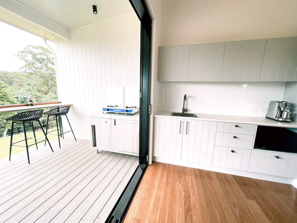 Luxury Cabin, Hot Tub photo 3