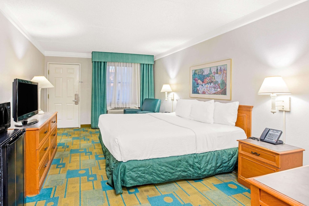 Room, 1 King Bed, Non Smoking - Photo 1