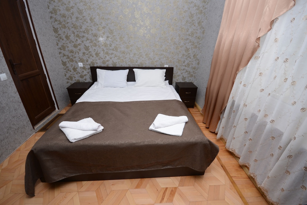 Classic Room, 1 Queen Bed, Garden View photo 2