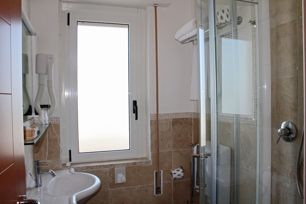 Classic Double or Twin Room, Sea View photo 2