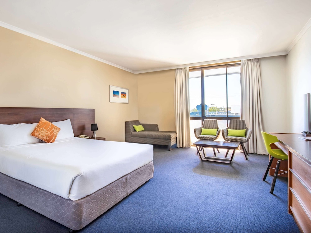 Standard Room, 1 Queen Bed - Photo 4