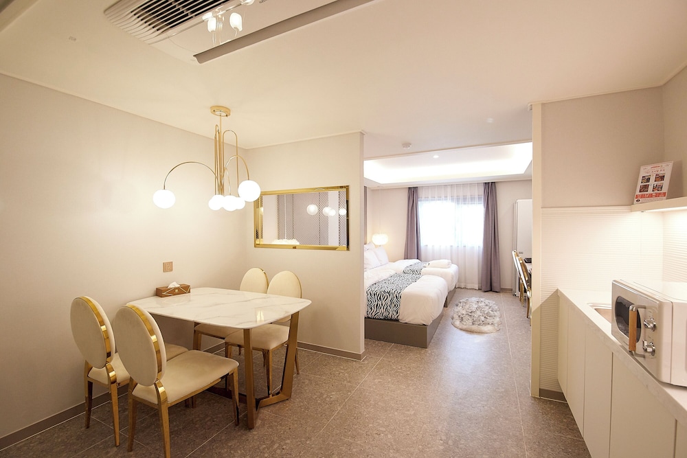 Family Room - Photo 3
