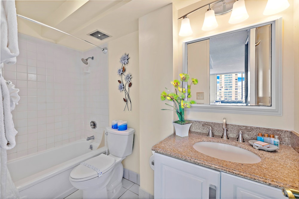 Pacific Monarch - 1 BR - Ocean & City Views: Design Apartment, 1 Bedroom, Balcony, Partial Sea View (0037) photo