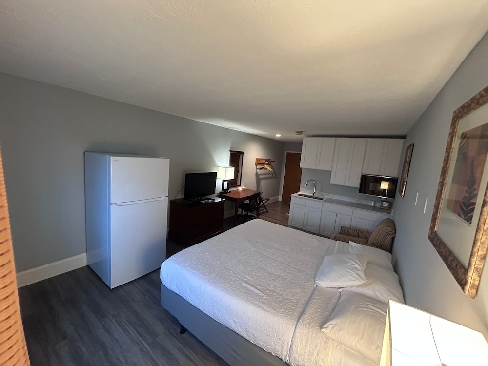 Superior Room, 1 King Bed, Non Smoking photo 2
