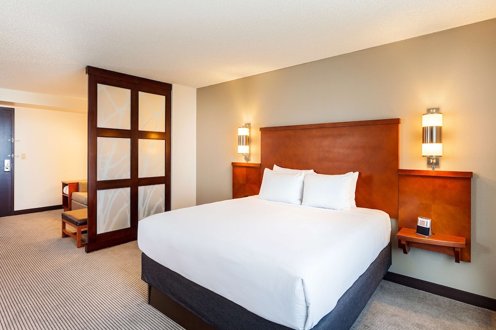 Room, 1 King Bed (High Floor) - Photo 3