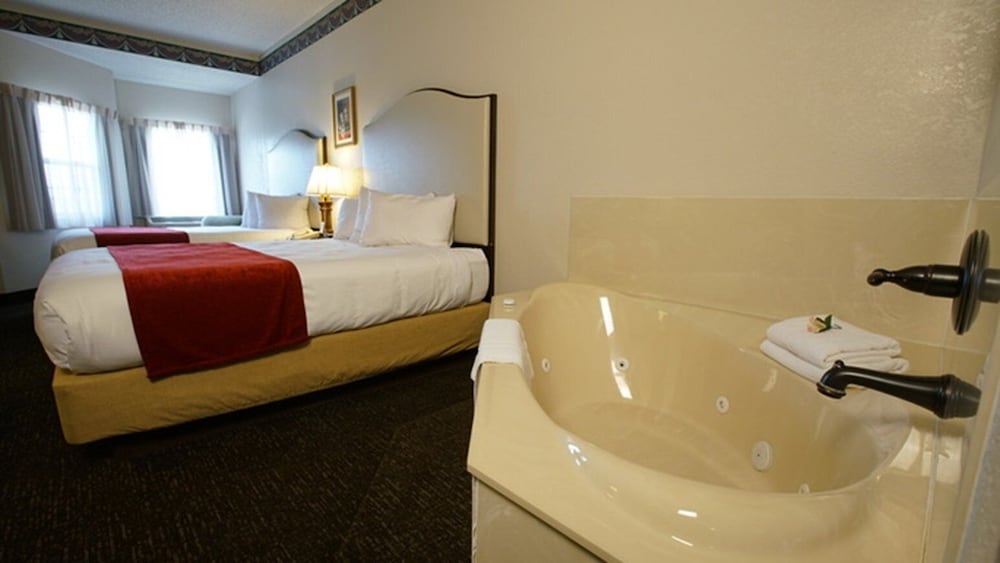 Deluxe Room, 2 Queen Beds, Jetted Tub photo 1