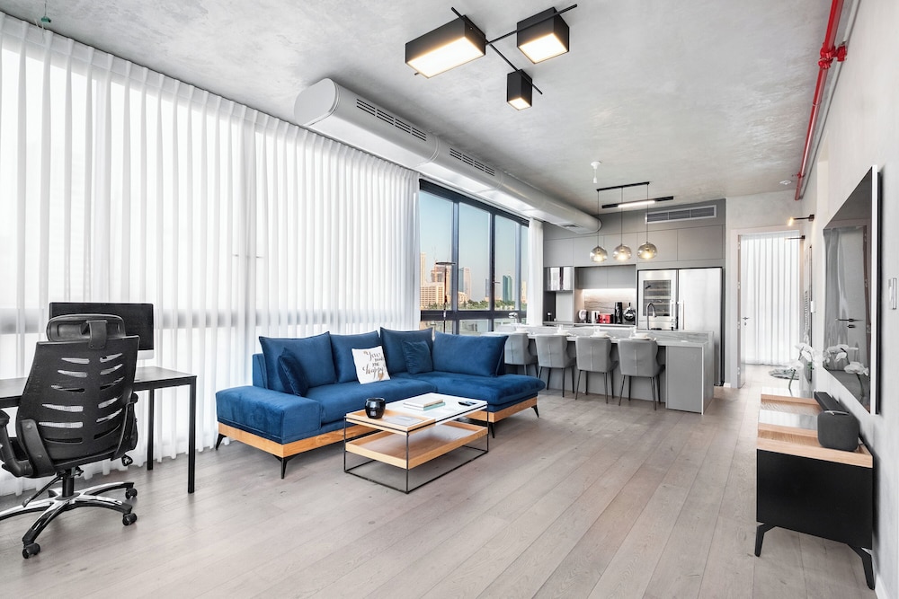 Presidential Penthouse, Kitchen, City View