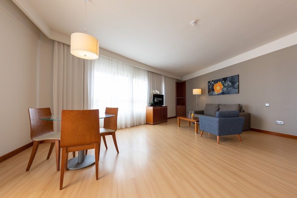 Suite, Sea View thumbnail 5