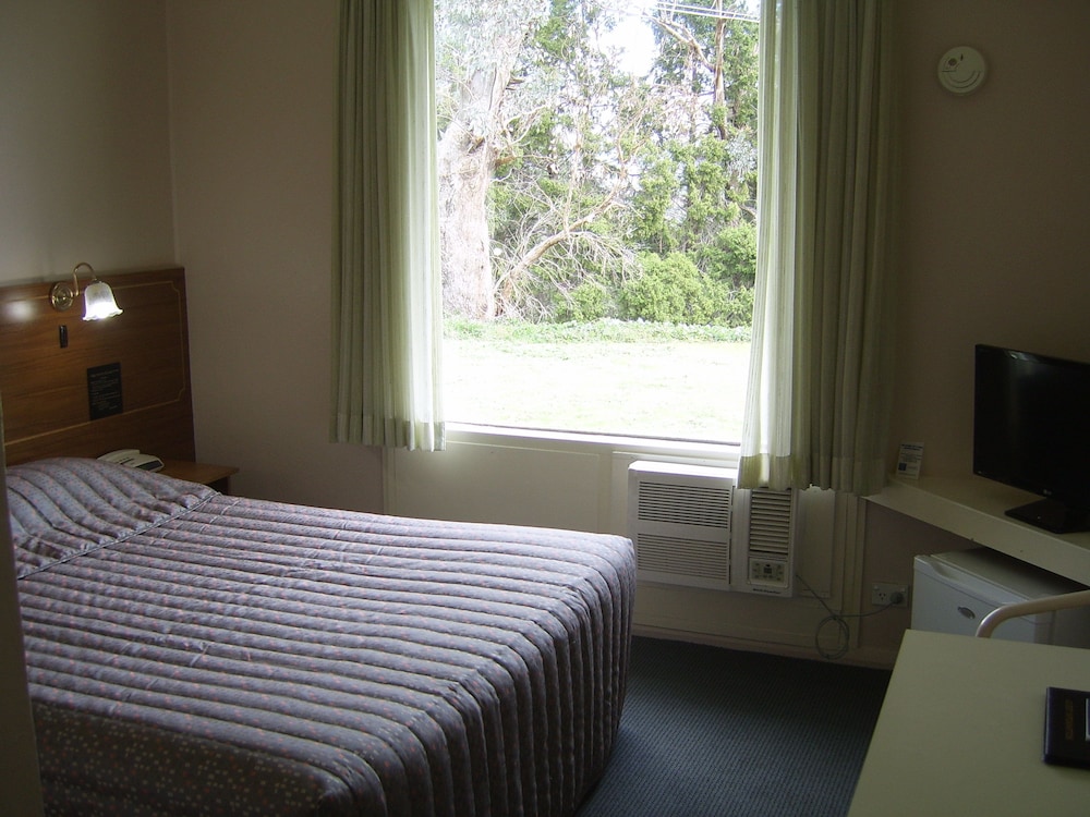 Standard Room, Non Smoking (Budget Queen Room) photo 3