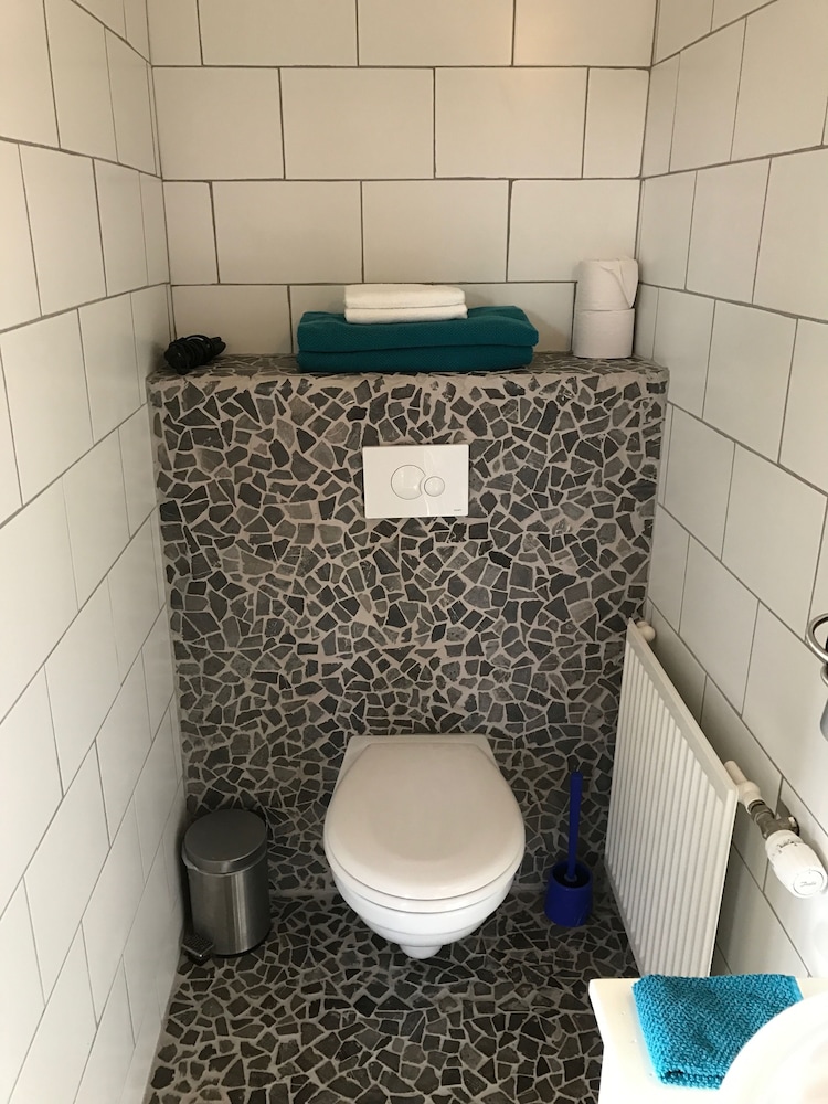 Double Room, Private Bathroom - Photo 2