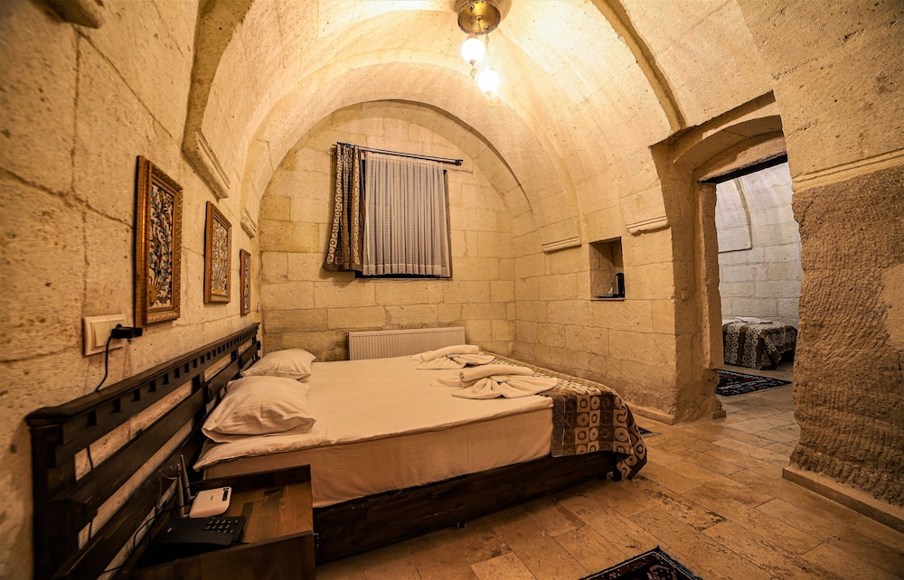 Premium Suite, Jetted Tub (Triple) - Photo 6