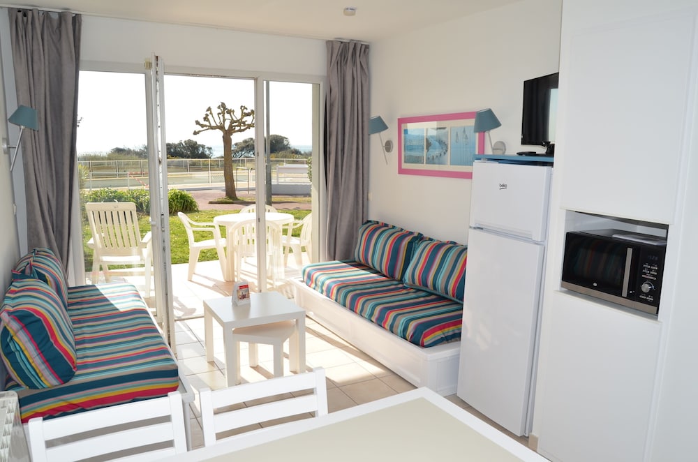 Comfort Apartment, Private Bathroom, Sea View (C007)