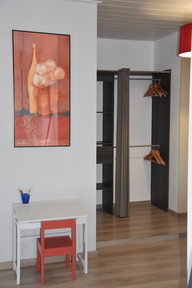 Family Room (Prune) photo 3