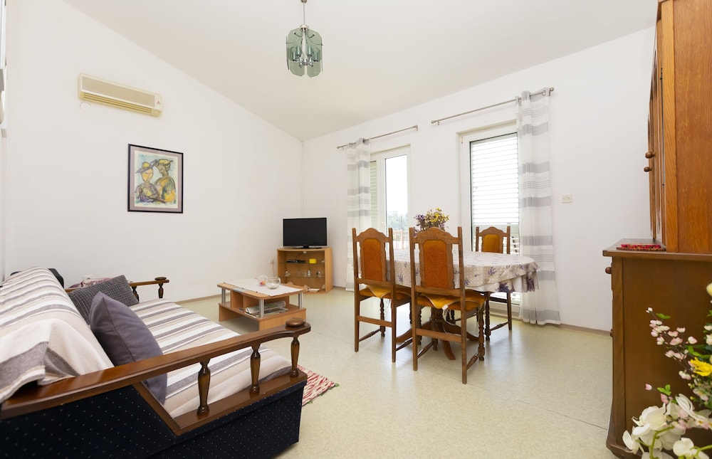 Apartment (A1) photo 2