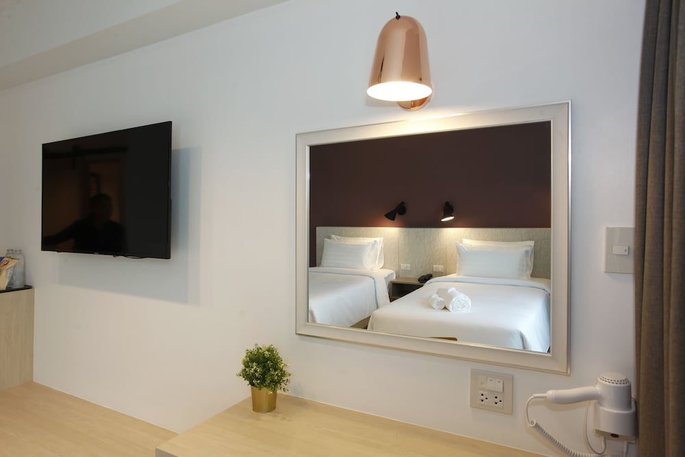 Modern Twin - Photo 3