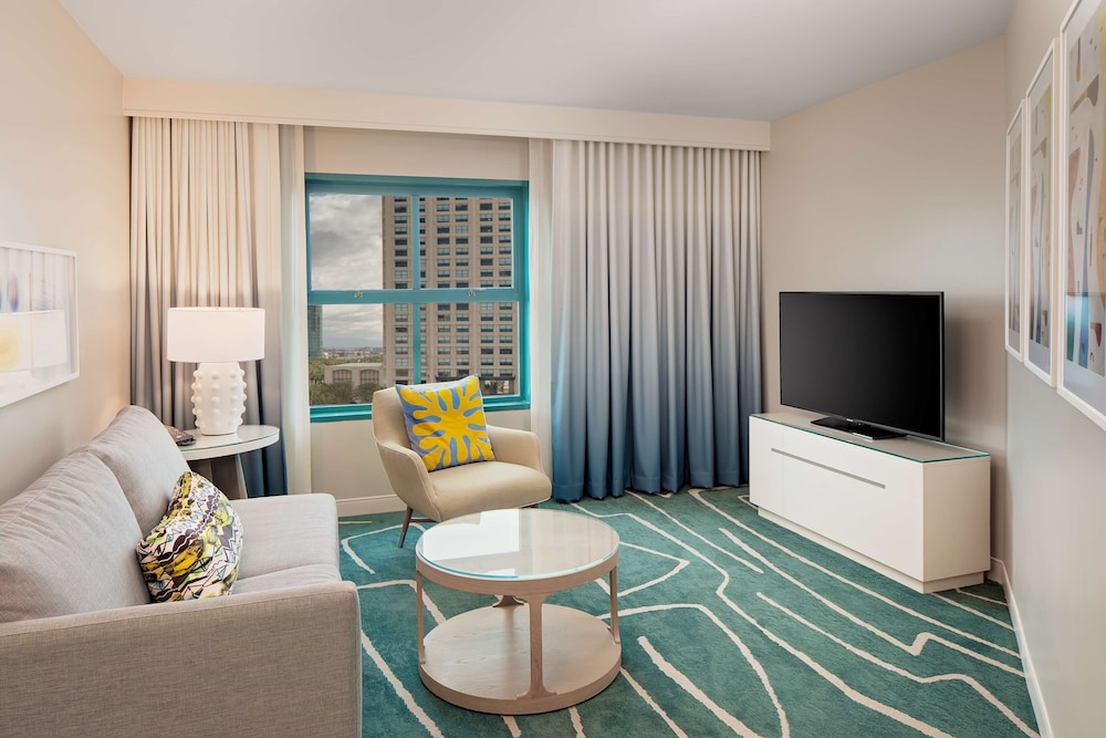 Suite, 1 King Bed with Sofa bed, City View