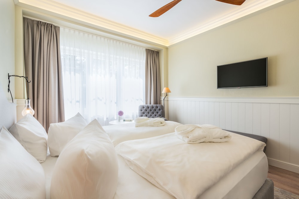 Deluxe Room with Seaview & Balcony