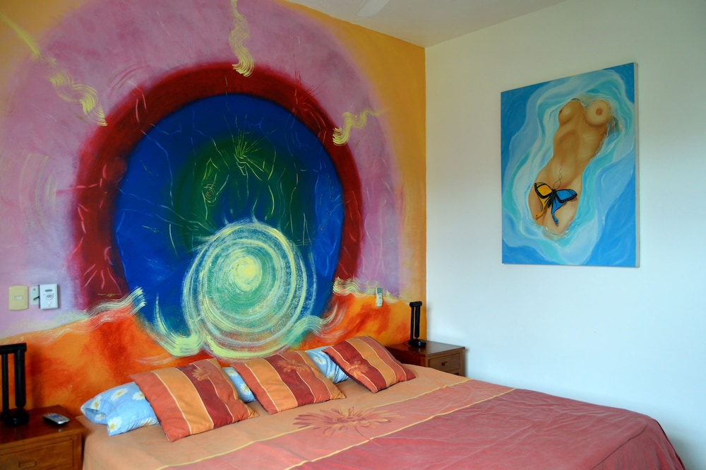 Deluxe Room, 1 King Bed photo 3