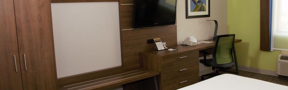 Suite, 2 Queen Beds, Non Smoking - Photo 4