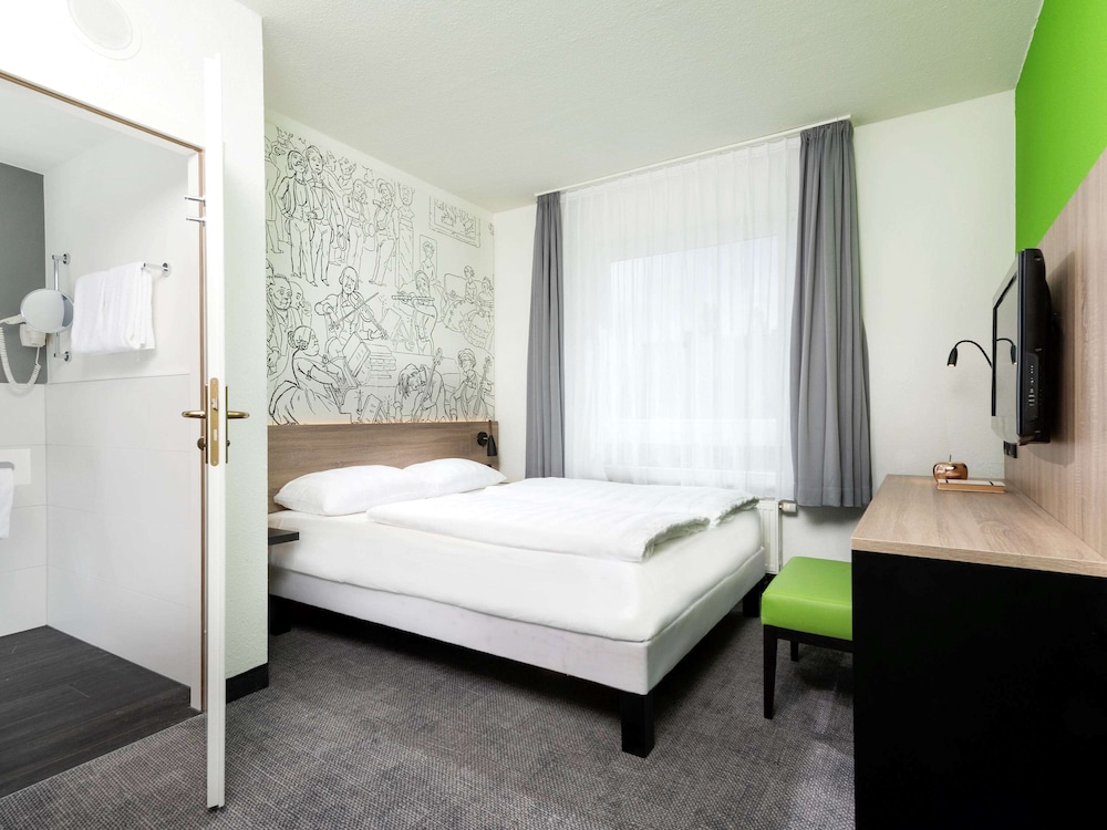 Standard Suite, Multiple Beds - Photo 2