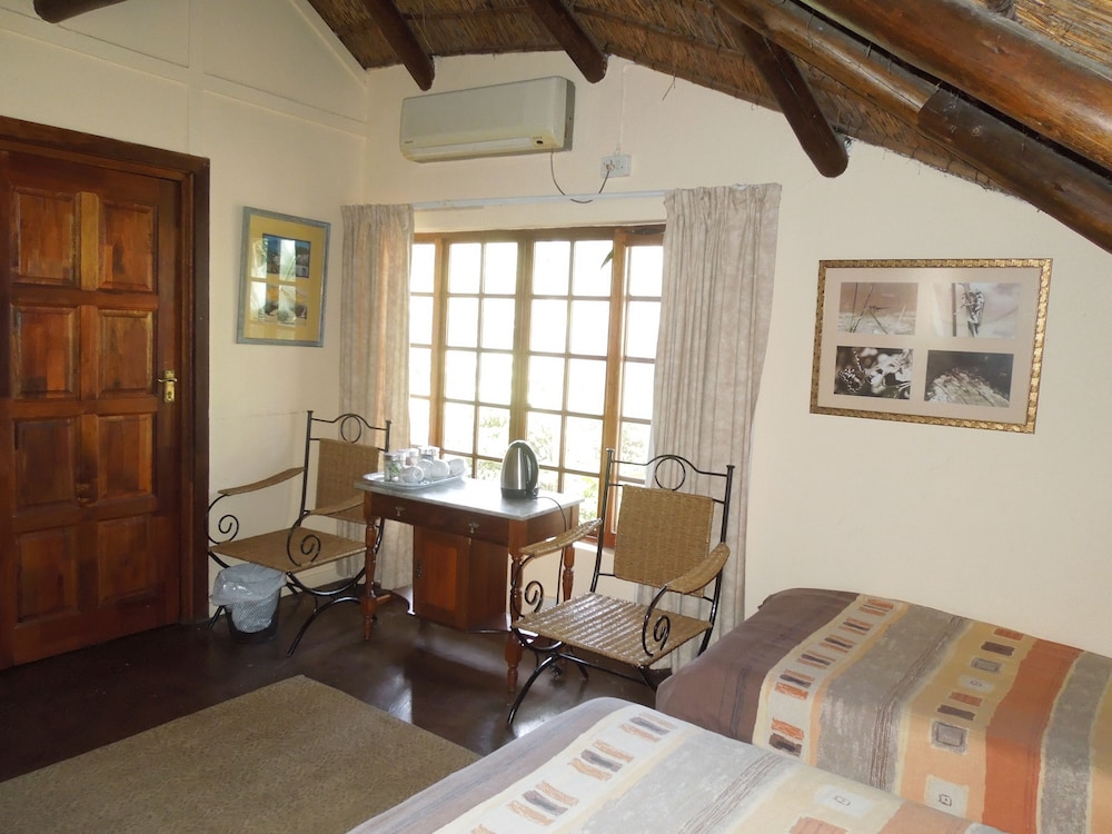 Family Room, 1 Bedroom photo 2