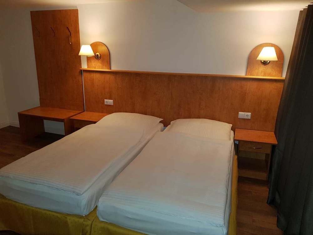 Basic Double Room photo 1
