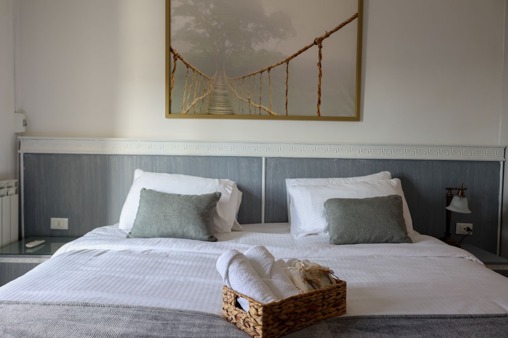 Family Suite, 1 King Bed photo 3