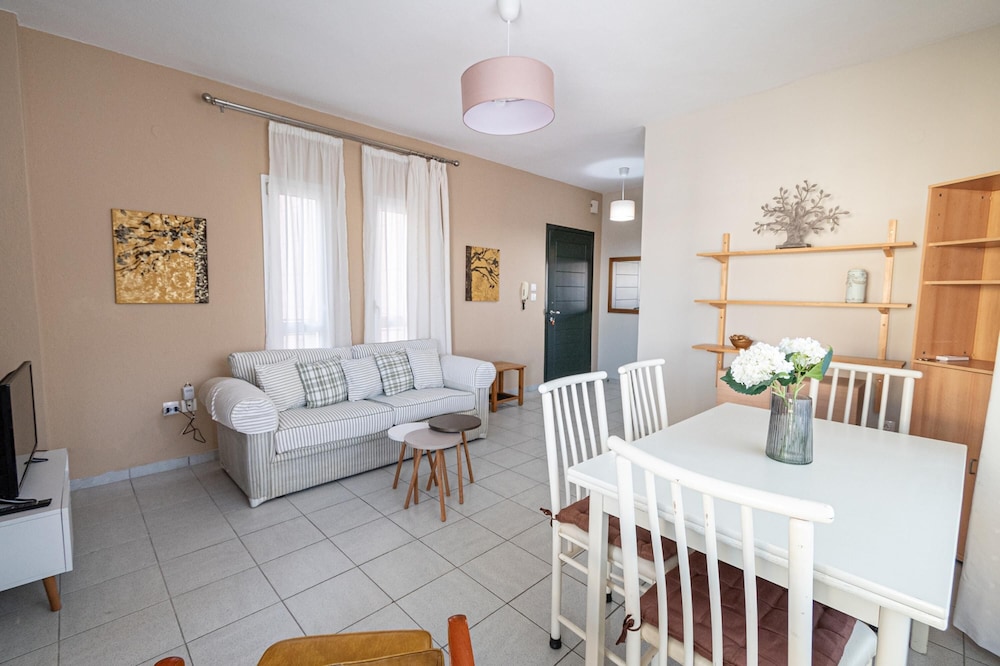 Apartment photo 2