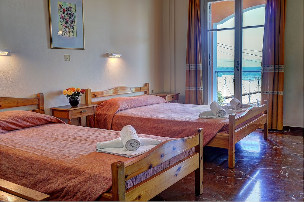 Family Studio, 1 Bedroom, Balcony, Partial Sea View
