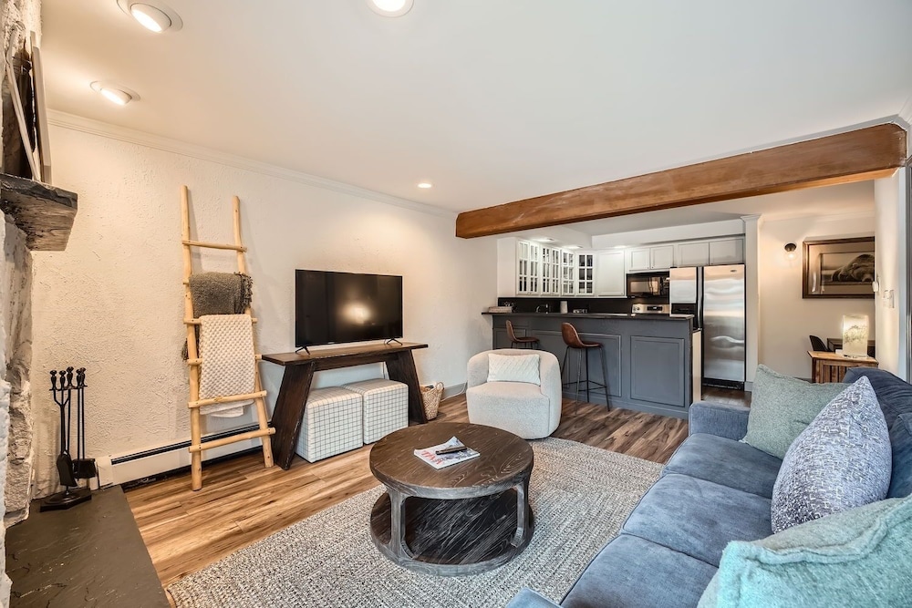 Condo, 2 Bedrooms