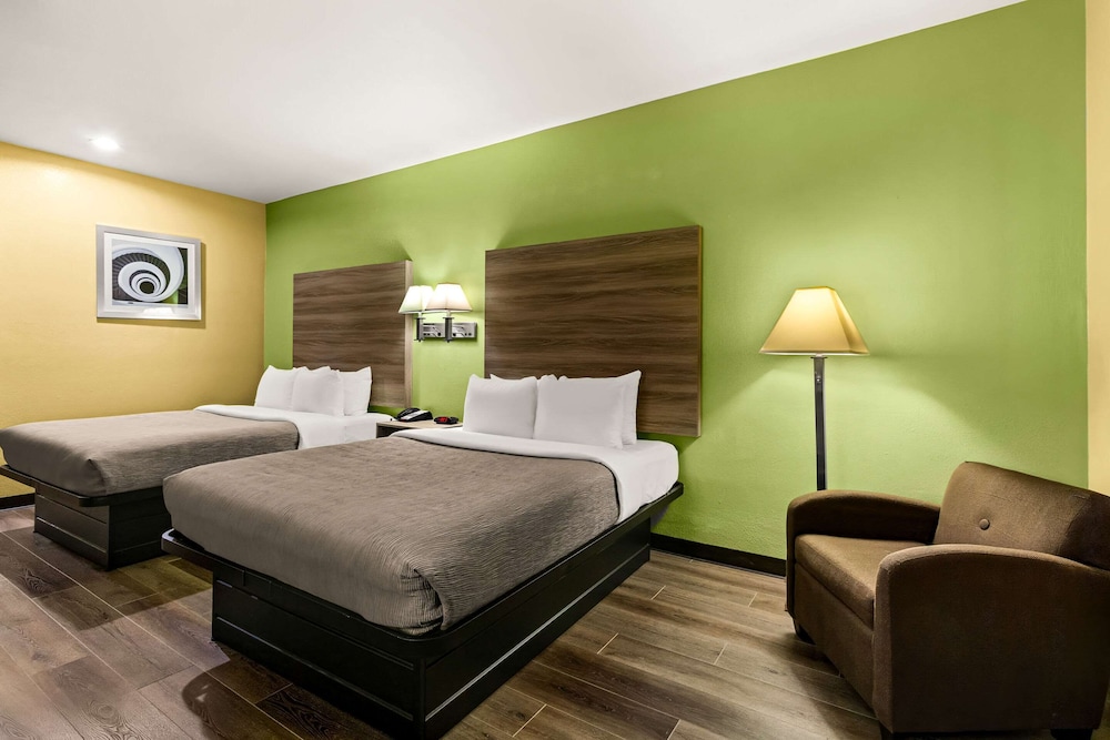 Room, 2 Queen Beds, Non Smoking photo 3