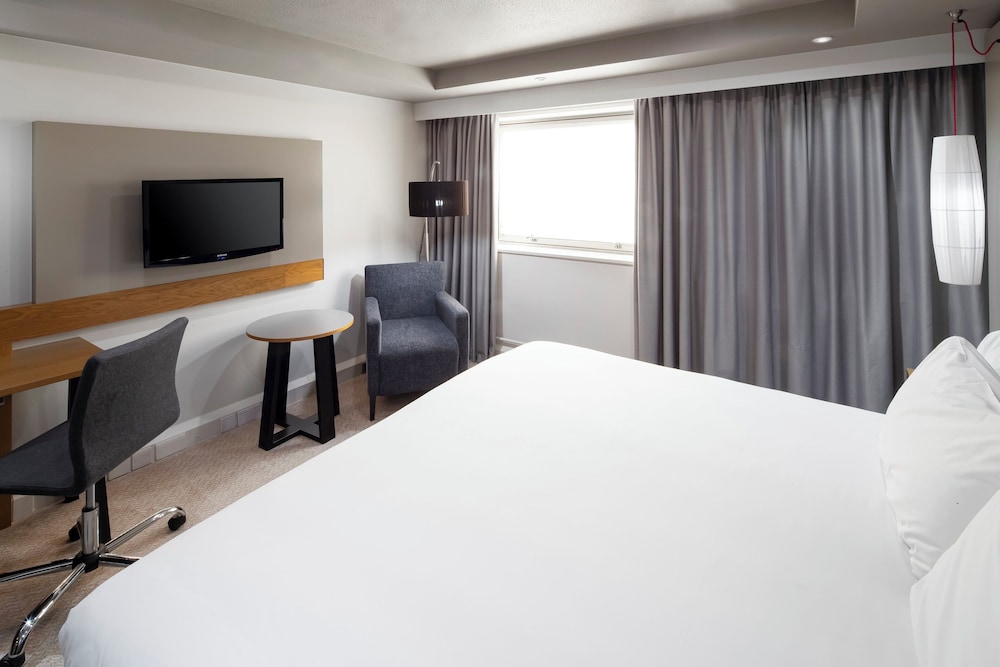 Premium Room, 1 King Bed (Super King, High Floor) photo 2