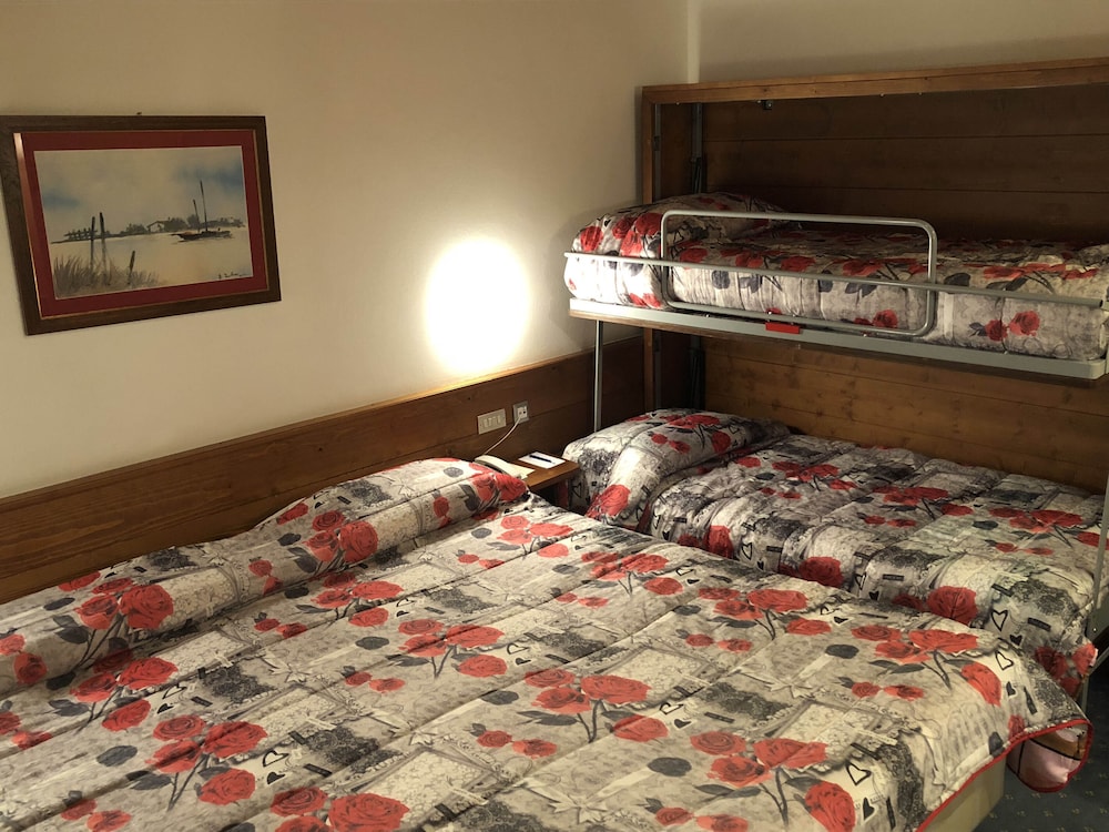 Standard Quadruple Room, Balcony, Garden View photo 2