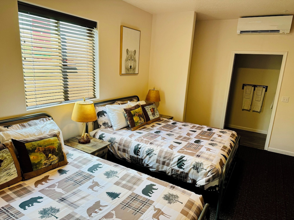 Basic Double Room, 2 Queen Beds