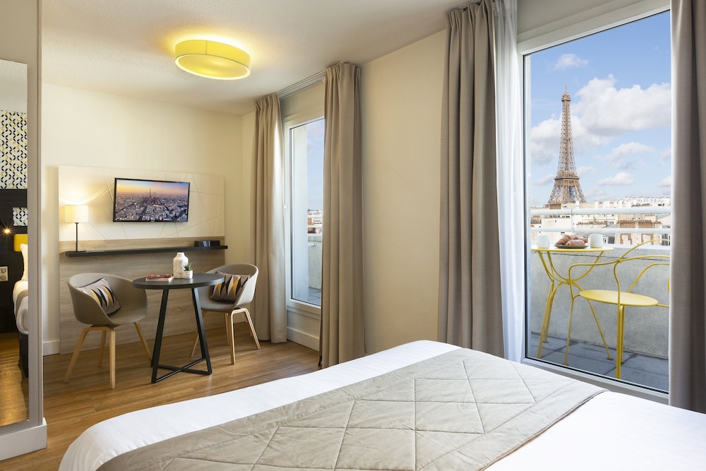 Studio, Balcony (Eiffel Tower View) photo 1