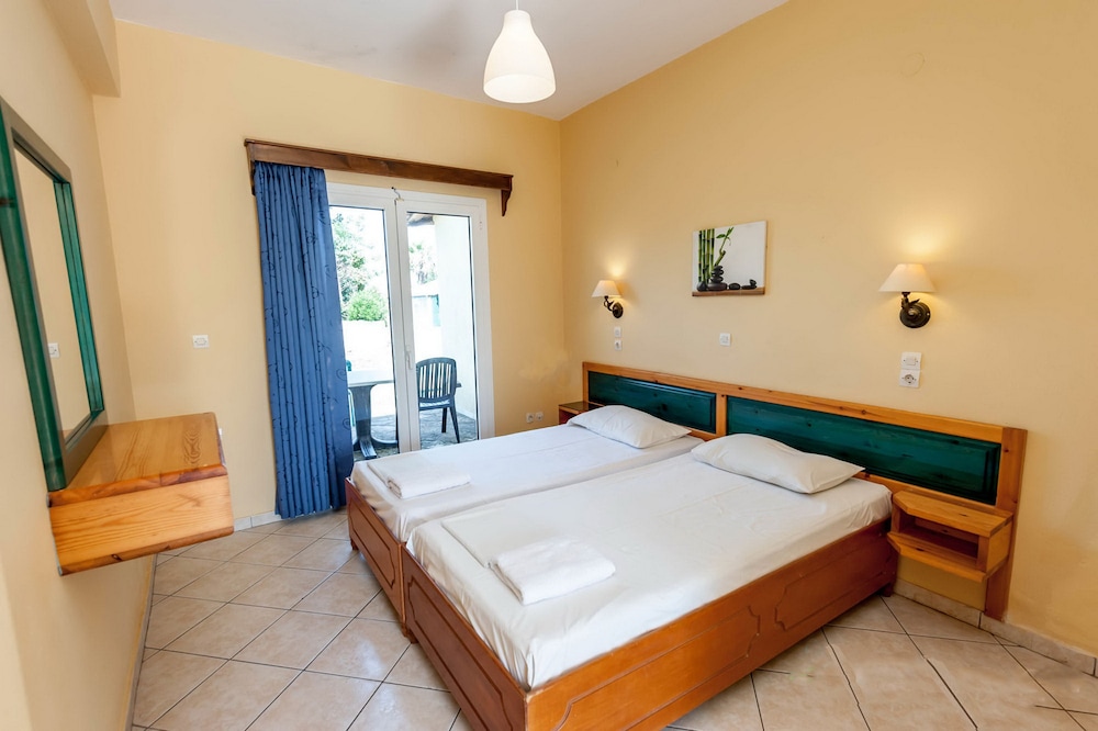 Basic Studio, Multiple Beds, Non Smoking