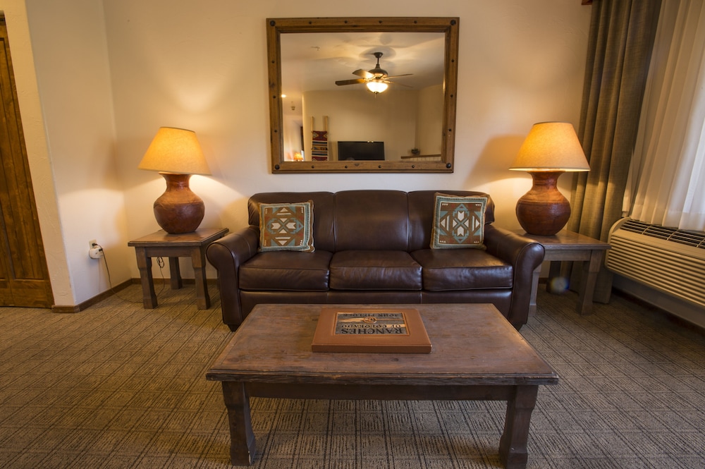 Executive Suite - Photo 4