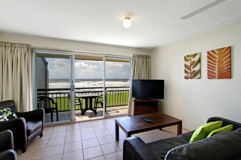 Apartment, 1 Bedroom, Upstairs (9T BEACHFRONT)