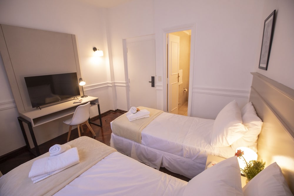 Deluxe Double or Twin Room photo 3