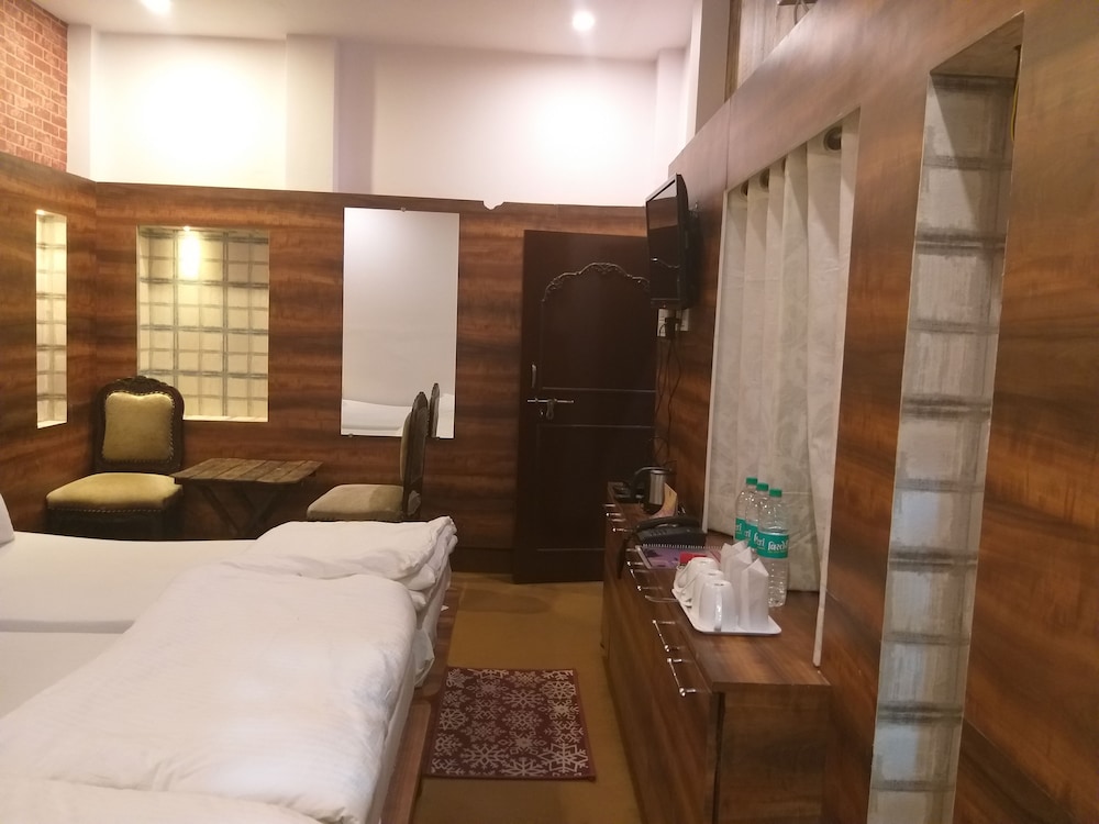Family Room, 3 Twin Beds photo 3