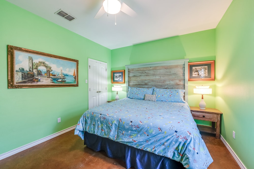 The LUV Shack, Photo 5